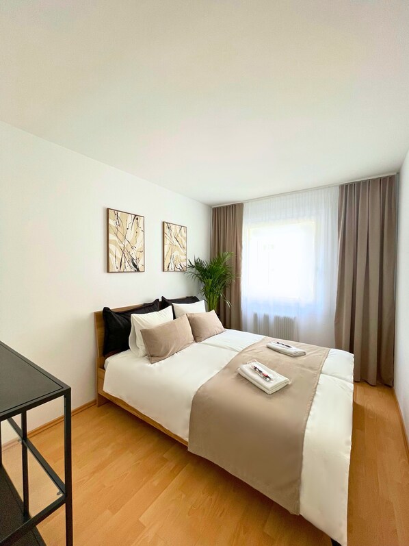 3 bedrooms, iron/ironing board, WiFi, bed sheets - 100 m2 apartment near Belvedere & central station (Wien)