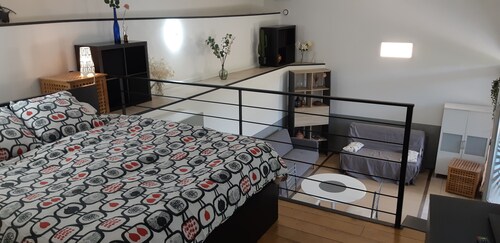 Loft-style studio facing the river in the village of Collobrières