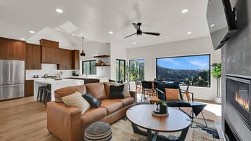 Smart TV y chimenea