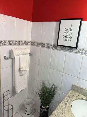 Handtücher, Seife, Toilettenpapier