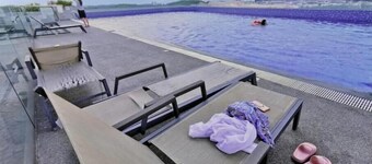 3min- Legoland HappyRainbowSuit 2R2B 8pax Lakeview