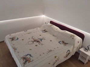 1 bedroom, free WiFi, bed sheets - MARGIE HOUSE SEAVIEW ROOM Quadruple room with a sea view of Procida harbor.  (Procida)