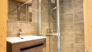 Shower, hair dryer, toilet paper