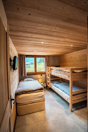 3 bedrooms, travel cot, WiFi, bed sheets