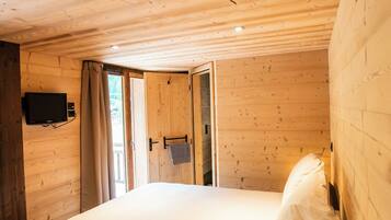 3 bedrooms, travel crib, WiFi, bed sheets