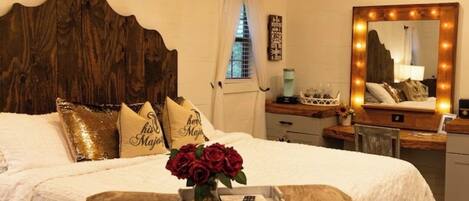 1 slaapkamer, een strijkplank/strijkijzer, reisbedje, gratis wifi