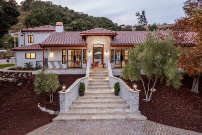 Hacienda Style Home, Swimming Pool, Hot Tub, Outdoor BBQ Area, Fire Pits