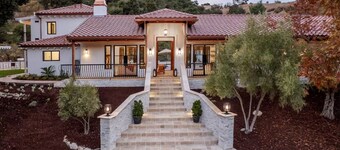 Hacienda Style Home, Swimming Pool, Hot Tub, Outdoor BBQ Area, Fire Pits