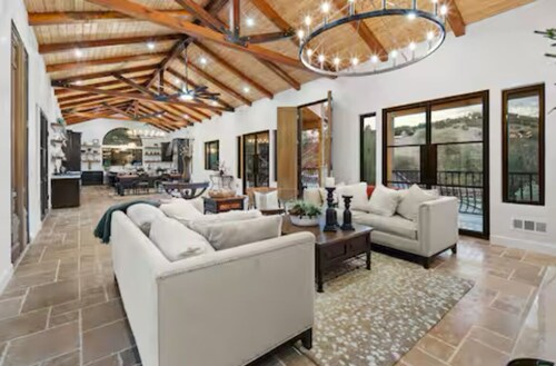 Hacienda Style Home, Swimming Pool, Hot Tub, Outdoor BBQ Area, Fire Pits