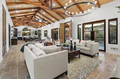 Hacienda Style Home, Swimming Pool, Hot Tub, Outdoor BBQ Area, Fire Pits