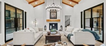 Hacienda Style Home, Swimming Pool, Hot Tub, Outdoor BBQ Area, Fire Pits