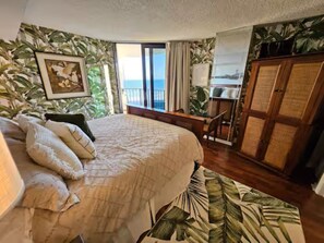 3 bedrooms, desk, iron/ironing board, free WiFi - Beautiful Oceanfront 3 bedroom condo in North Myrtle Beach. Near Barefoot! (North Myrtle Beach)