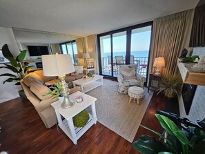 Smart TV, fireplace, printers - Beautiful Oceanfront 3 bedroom condo in North Myrtle Beach. Near Barefoot! (North Myrtle Beach)