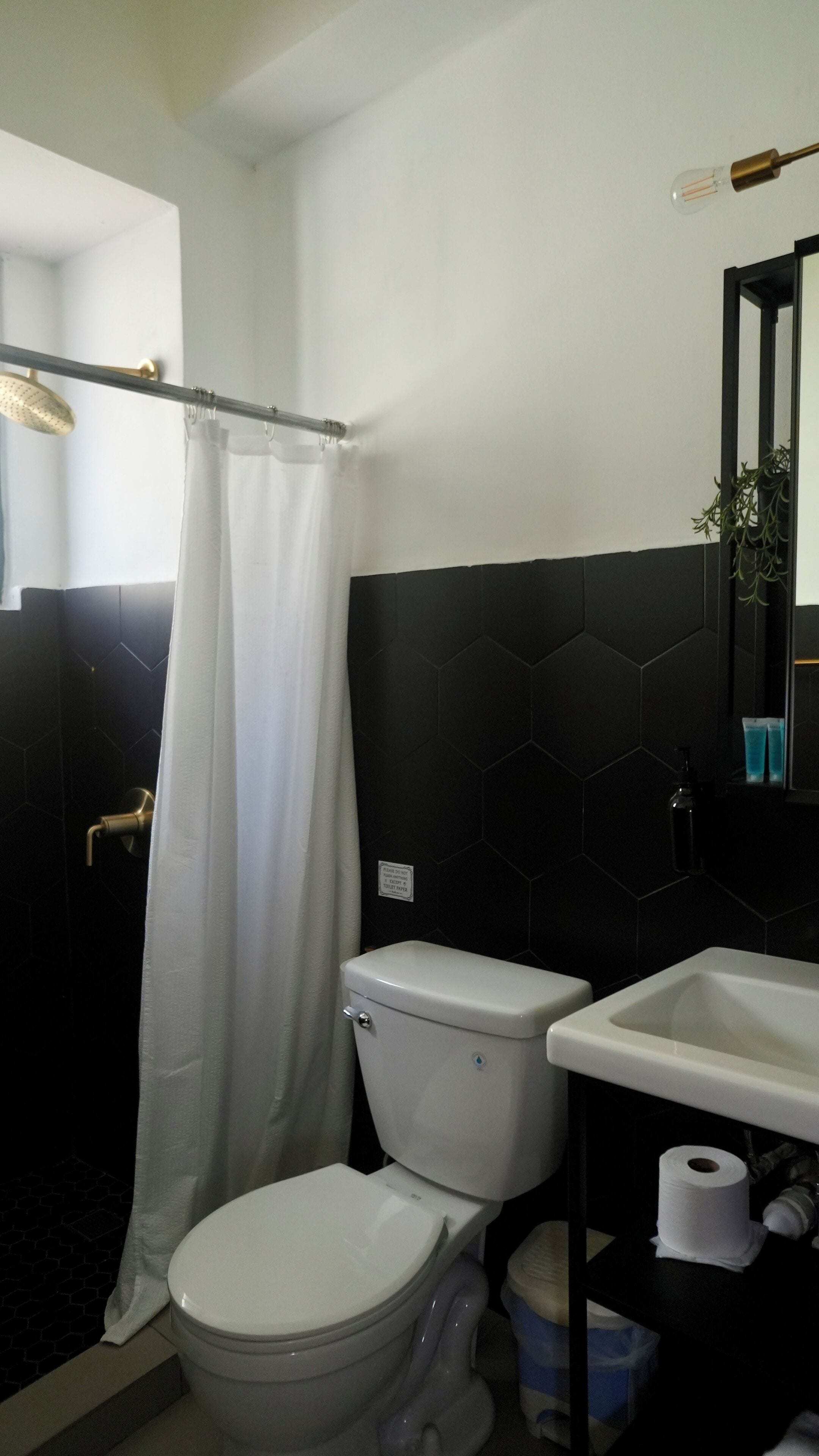 Traditional Apartment | Bathroom