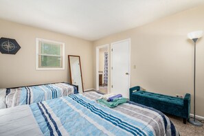 3 bedrooms, desk, iron/ironing board, travel crib