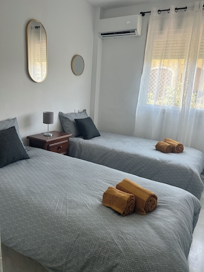 3 bedrooms, iron/ironing board, WiFi, bed sheets