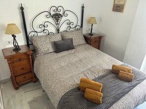 3 bedrooms, iron/ironing board, WiFi, bed sheets - Cozy Apartment (Benalmádena)