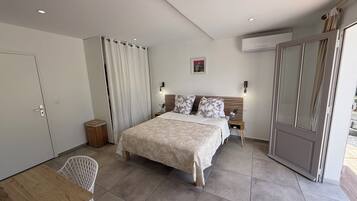 1 bedroom, in-room safe, desk, iron/ironing board