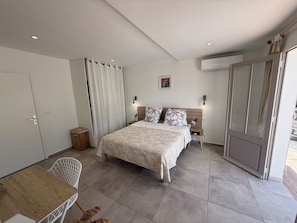 1 chambre, coffres-forts dans les chambres, bureau