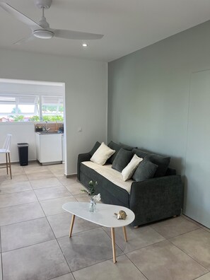 Téléviseur connecté, livres, chaîne audio