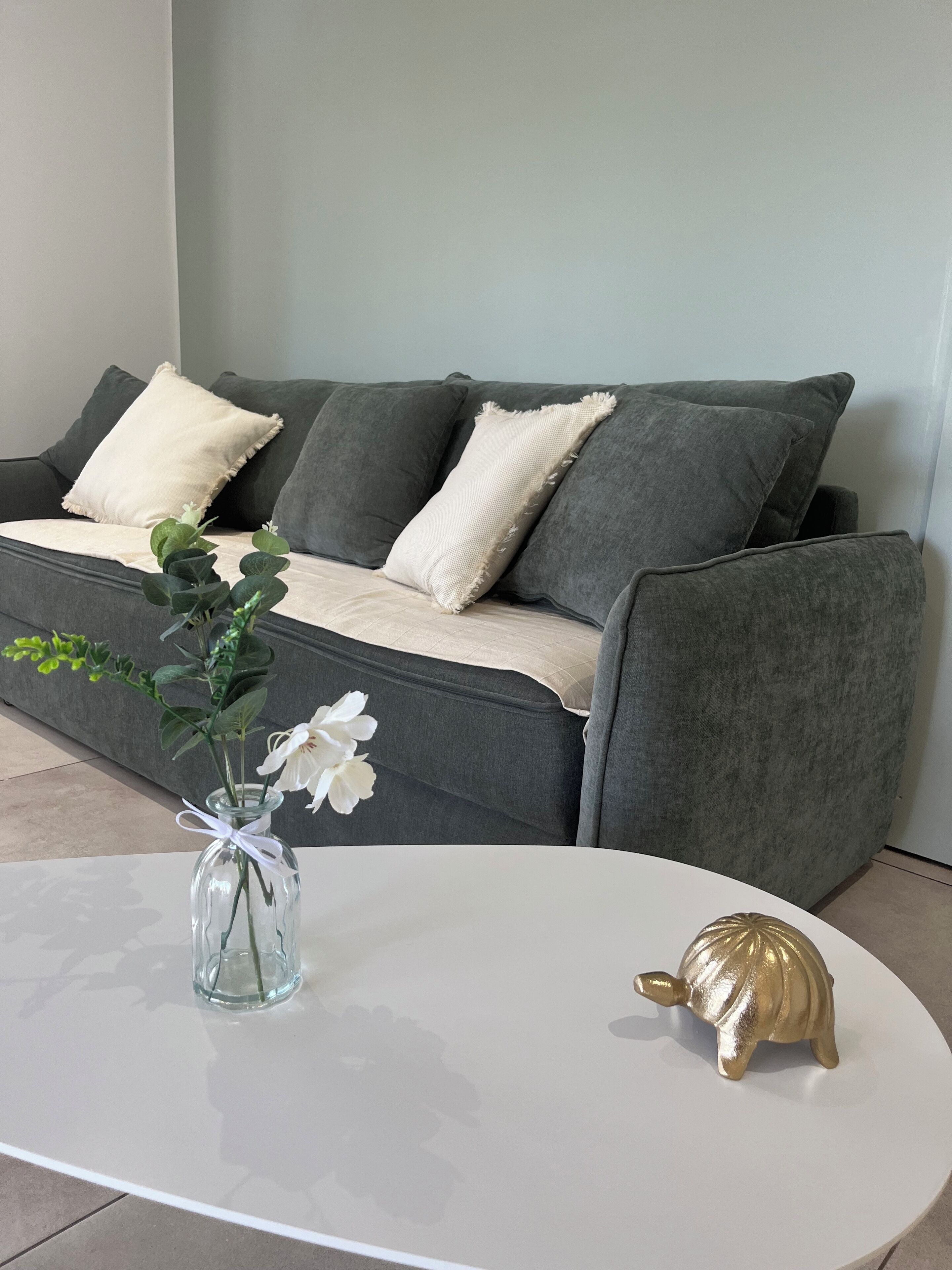 TV connectée, livres, chaîne hi-fi