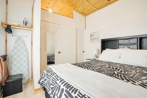 2 habitaciones, tabla de planchar con plancha, wifi y ropa de cama 
