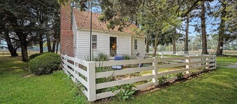 Sweet 1BDR Farm Cottage with Fire Pit and Creek View