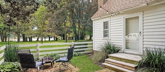 Sweet 1BDR Farm Cottage w/ Fire Pit + Creek View