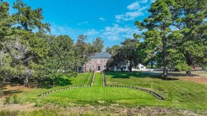Exterior - Vaux Hall Manor - 5BR Historic Farmhouse on Bay (Melfa)