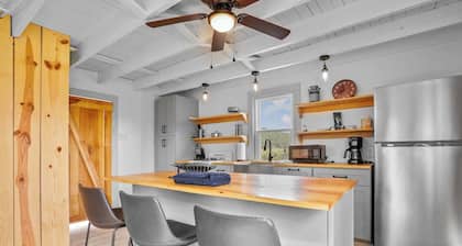 Charming 2BR with Fire Pit on Farm - 10 Min to Wharf