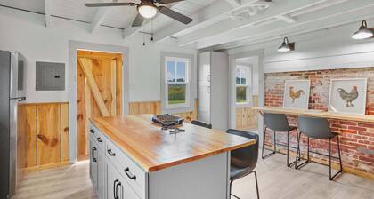 Charming 2BR with Fire Pit on Farm - 10 Min to Wharf