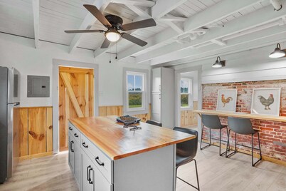 Charming 2BR with Fire Pit on Farm - 10 Min to Wharf