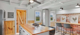 Charming 2BR with Fire Pit on Farm - 10 Min to Wharf