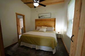 2 室のベッドルーム、アイロン / アイロン台、WiFi、ベッドシーツ