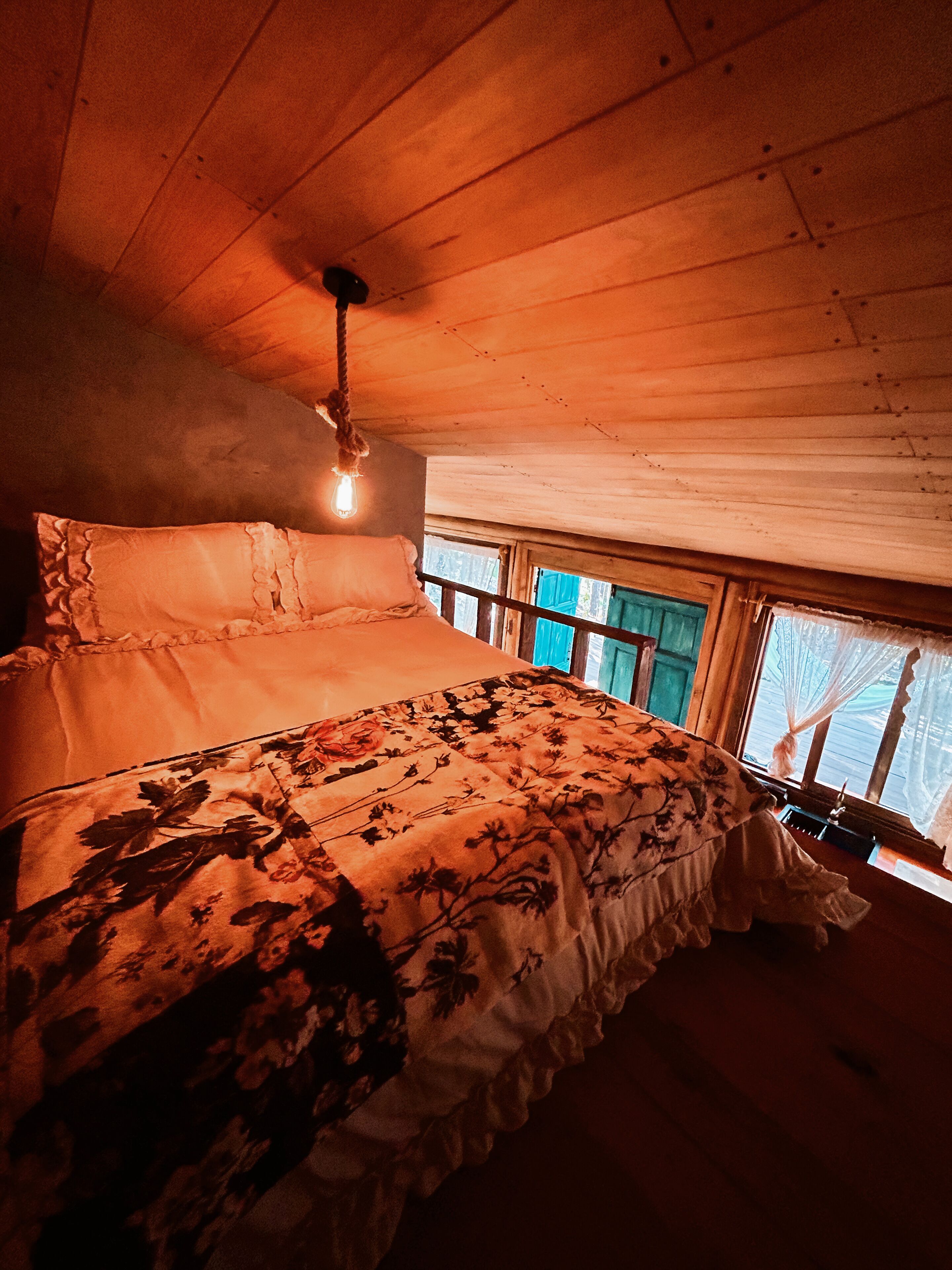 2 bedrooms, bed sheets