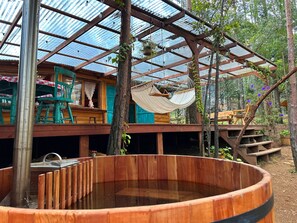 Outdoor dining - Bosque Érase Una Vez- Unique Cabins in The Forest (pet friendly) (Huasca de Ocampo)