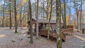 Exterior - Rustic Retreat W/ Hot Tub • Firepit - BBQ (Broken Bow)