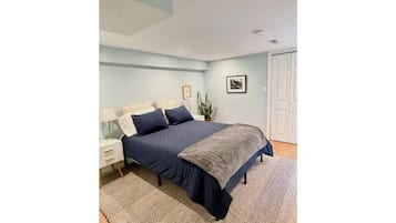 Iron/ironing board, internet, bed sheets