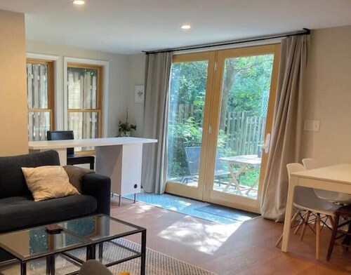 Sunny Takoma Apt., Walk to Metro, Free Parking