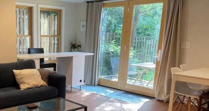 Sunny Takoma Apt., Walk to Metro, Free Parking