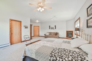9 bedrooms, desk, iron/ironing board, travel cot
