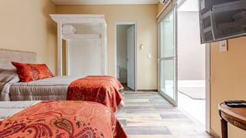 4 habitaciones, tabla de planchar con plancha y acceso a internet