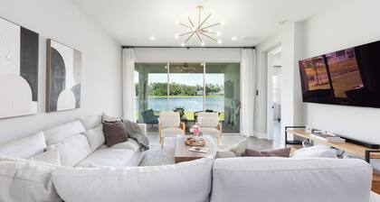 Stylish waterside retreat - springs nearby - pool and gym access - large groups