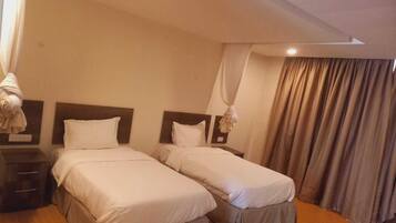 Deluxe Twin Room, Garden View | Free WiFi, bed sheets