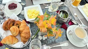 Free daily continental breakfast