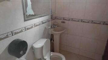 Phòng tiện nghi đơn giản | Phòng tắm