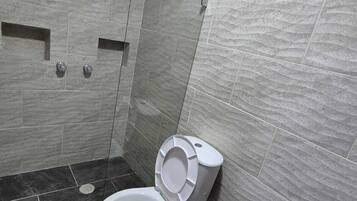 Habitación cuádruple familiar | Baño