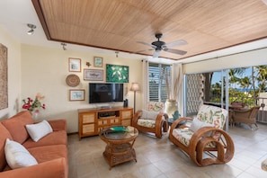 Apartment, 1 Queen-Bett und Schlafsofa (Alii Villas#322 Top Floor Condo with ) | Wohnbereich