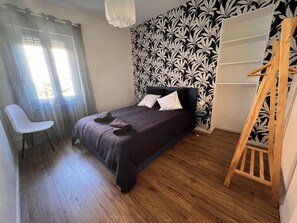2 bedrooms, free WiFi, bed sheets - Apartment in the heart of Le Creusot (Le Creusot)