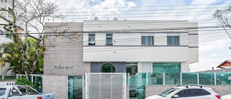 เบสิกอพาร์ทเมนท์ | บริเวณภายนอก